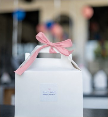 Party favor box with pink bow